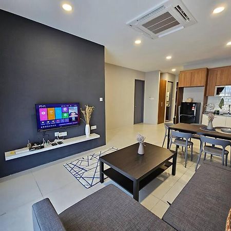 Lovely Podium Cityview 3Bedroom With Pool A2 Кучинг Экстерьер фото