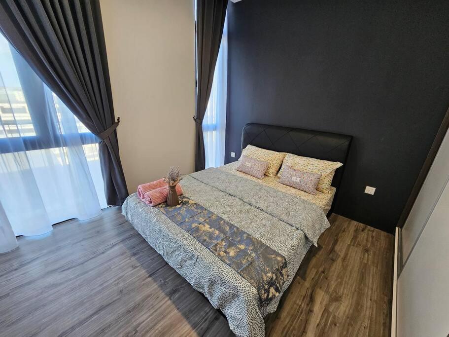 Lovely Podium Cityview 3Bedroom With Pool A2 Кучинг Экстерьер фото