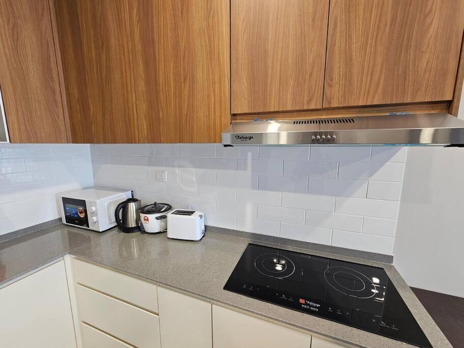 Lovely Podium Cityview 3Bedroom With Pool A2 Кучинг Экстерьер фото
