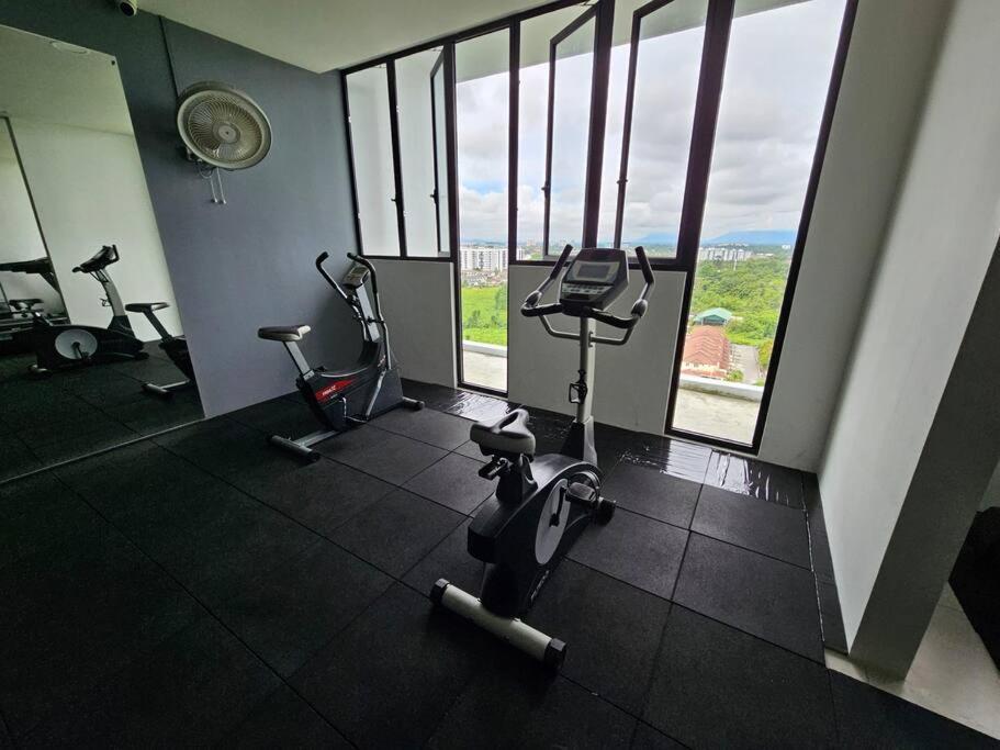 Lovely Podium Cityview 3Bedroom With Pool A2 Кучинг Экстерьер фото