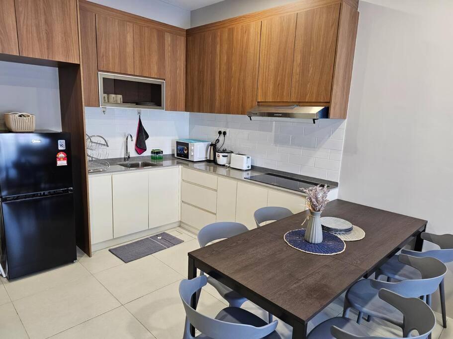 Lovely Podium Cityview 3Bedroom With Pool A2 Кучинг Экстерьер фото
