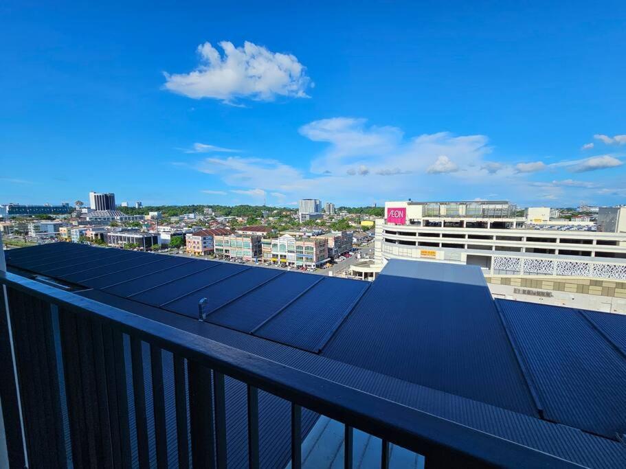 Lovely Podium Cityview 3Bedroom With Pool A2 Кучинг Экстерьер фото