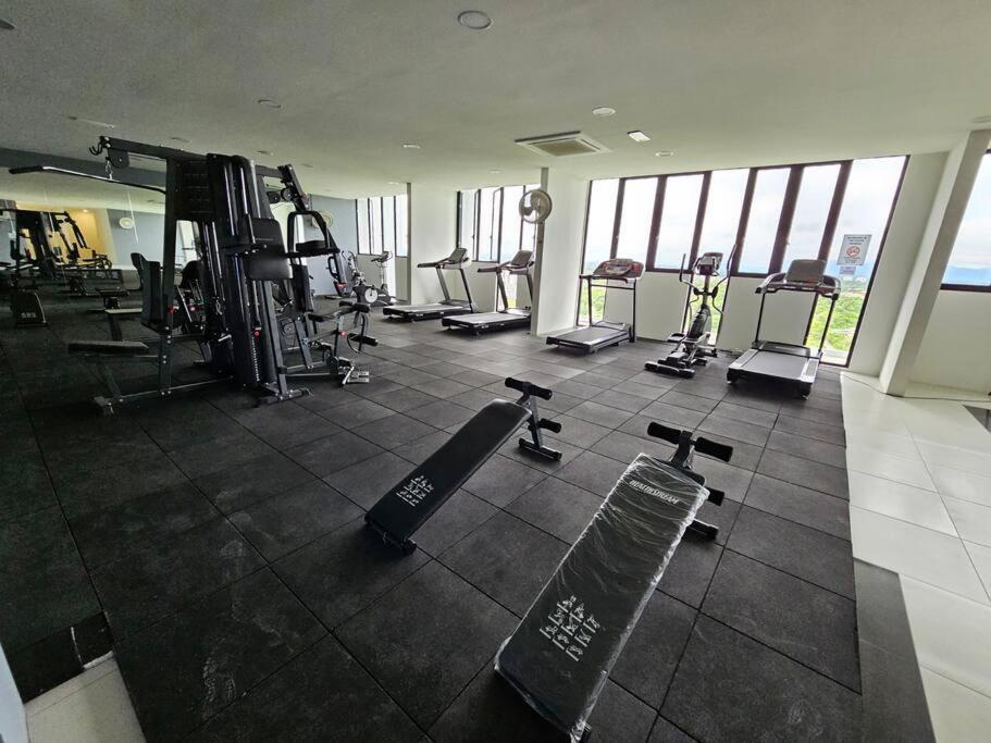 Lovely Podium Cityview 3Bedroom With Pool A2 Кучинг Экстерьер фото