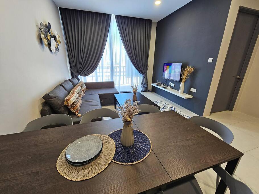 Lovely Podium Cityview 3Bedroom With Pool A2 Кучинг Экстерьер фото